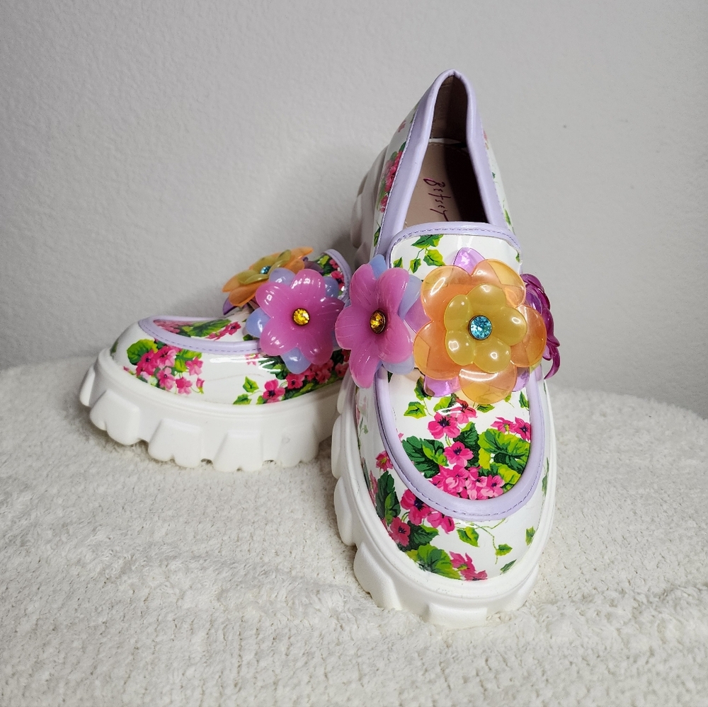 Betsy Johnson Floral Lug Sole Loafers Size 6.5